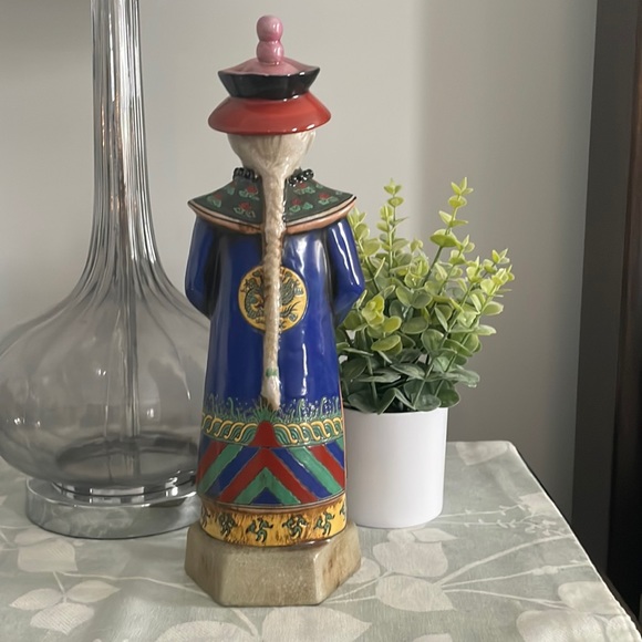 Pier 1 Imports Large Chinese Emperor Yongzheng Porcelein Statue - Picture 6 of 12